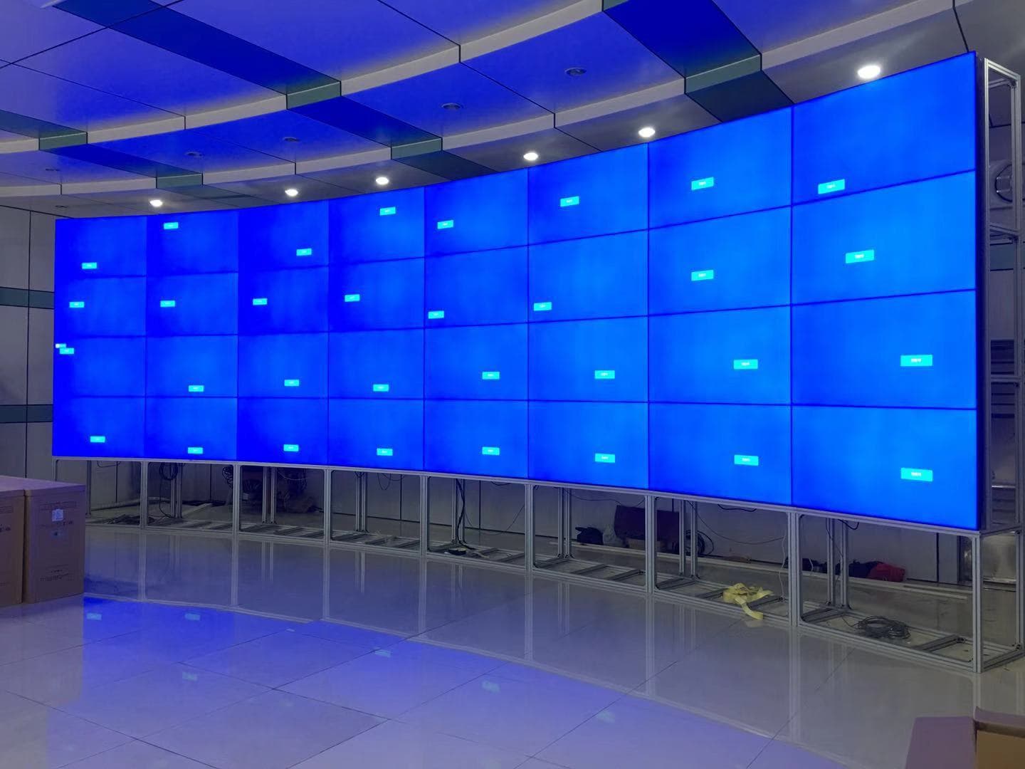 55寸液晶拚接屏入駐佛山師門中學會議室