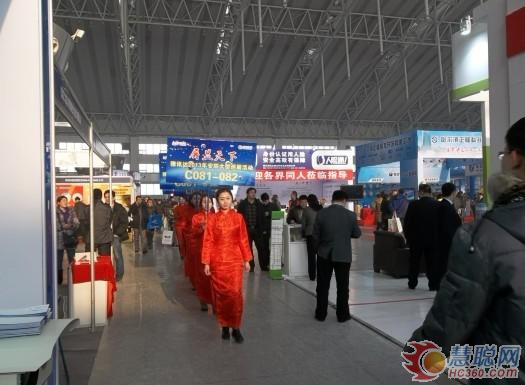 雅迅達巡展-液晶大屏拚接